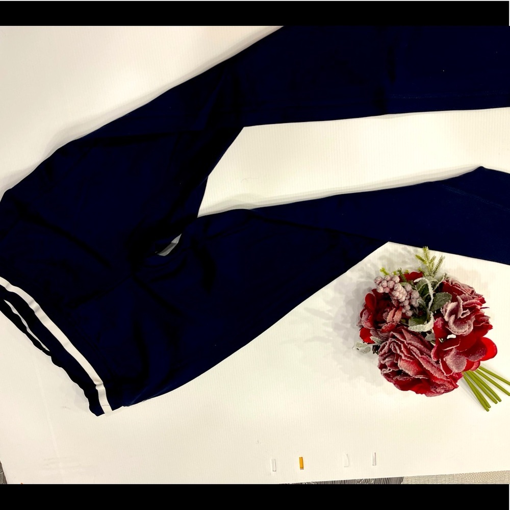 P143- Suko Jeans Navy leggings size S